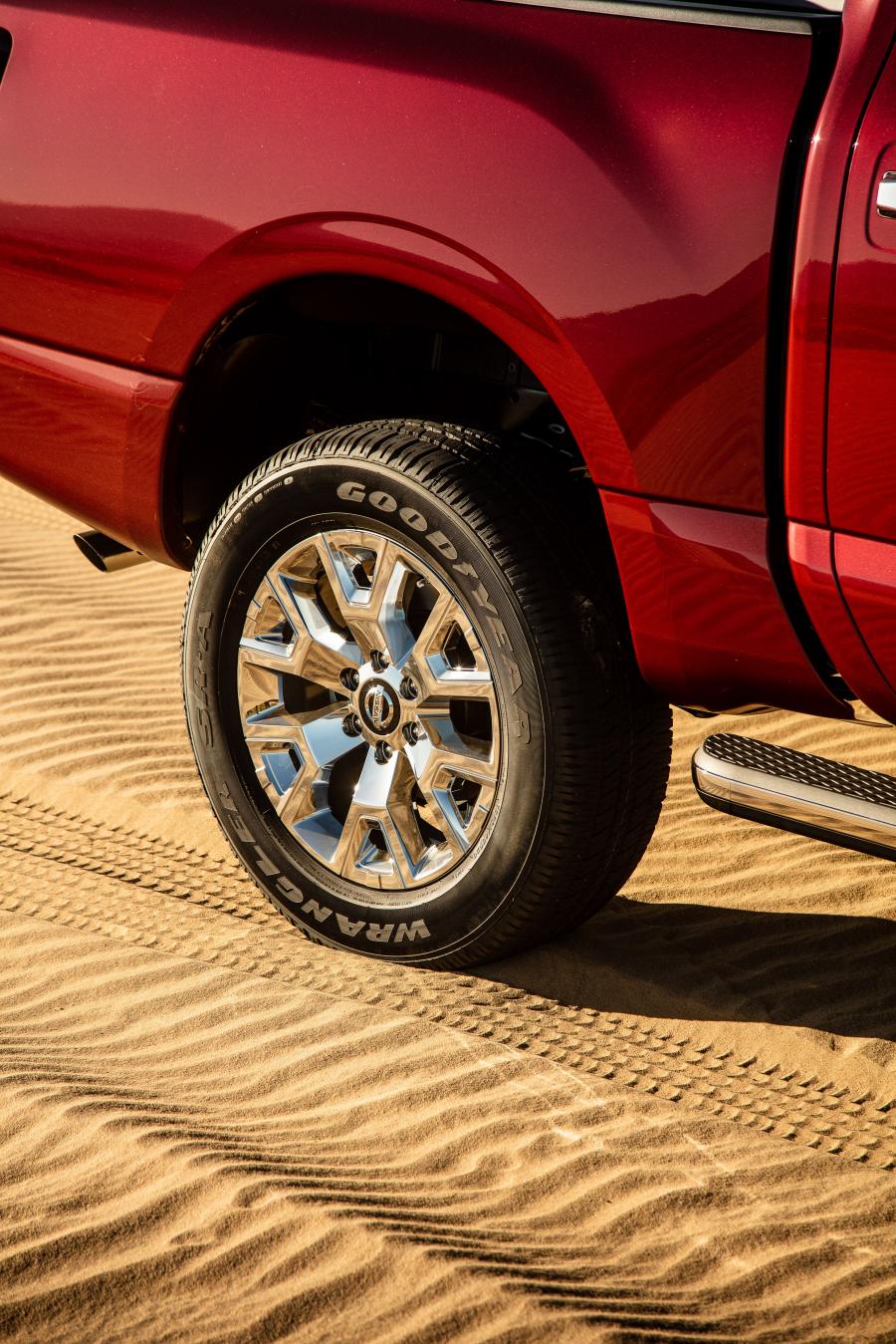 Колеса Nissan Titan SL Crew Cab 2019 года  (фото 22 из 29)